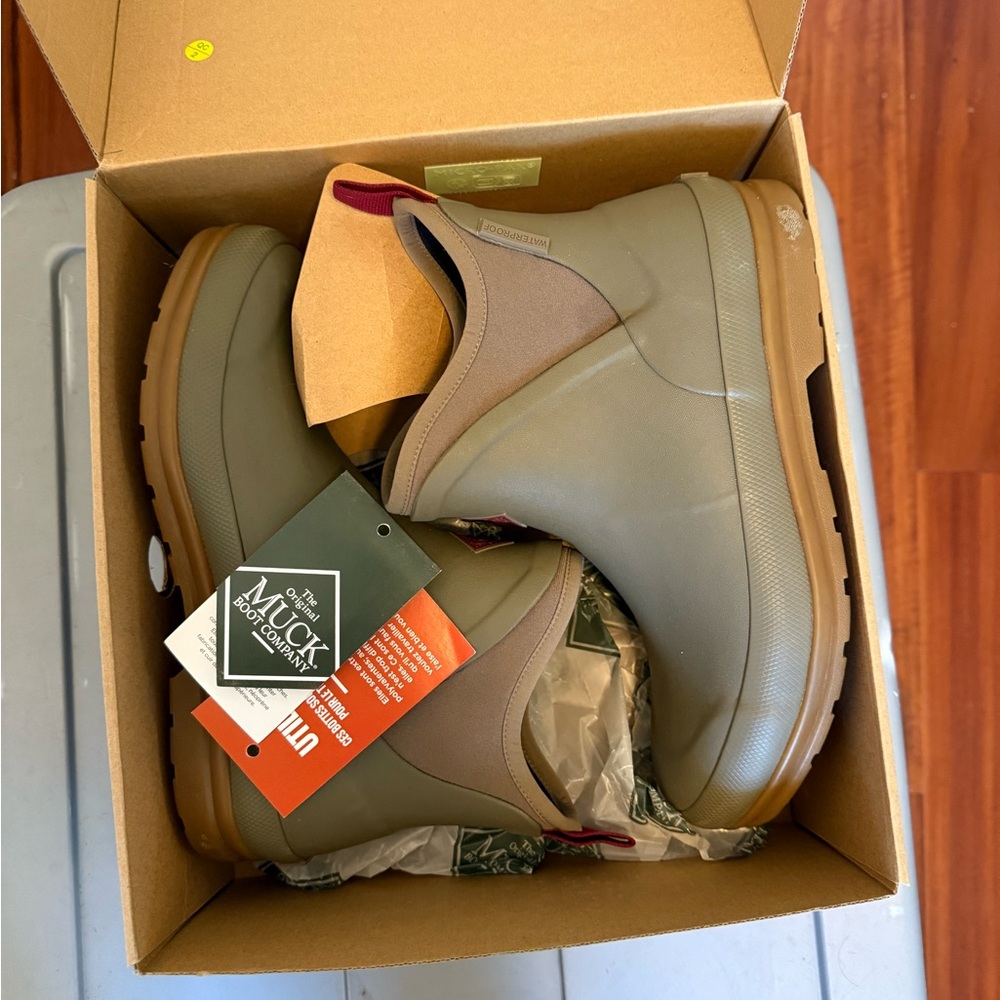 Muck Boot Company Green Ankle Boots like new size 9